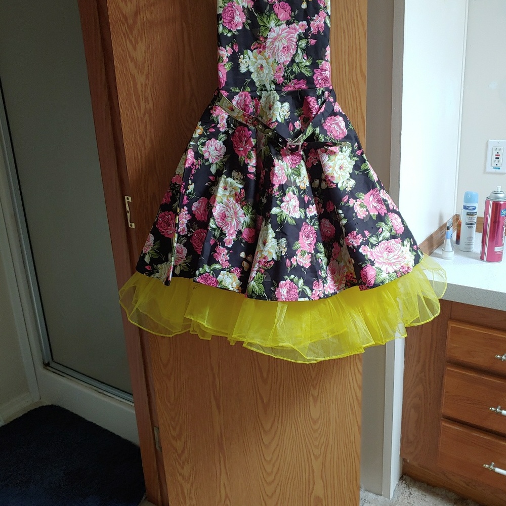 Girls Vintage Floral Dress w/ Yellow Crinolin
